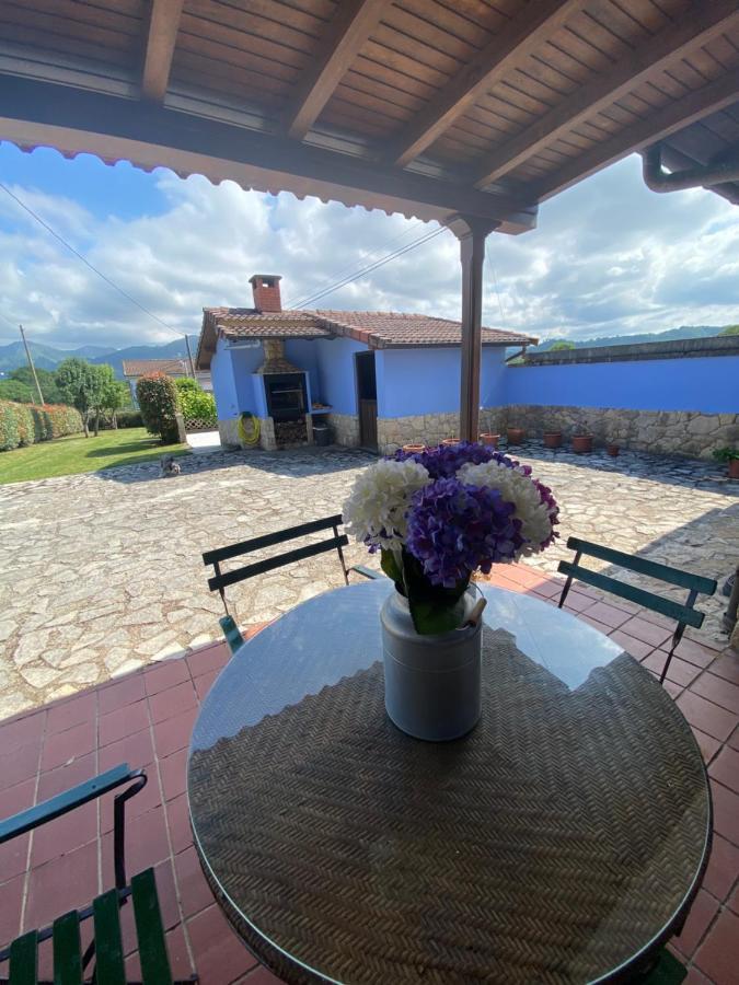 Villa Paraes Nava Bagian luar foto