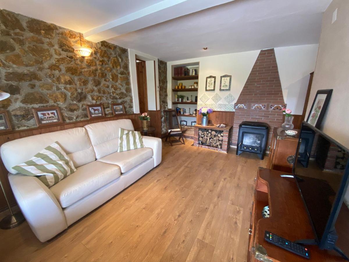 Villa Paraes Nava Bagian luar foto